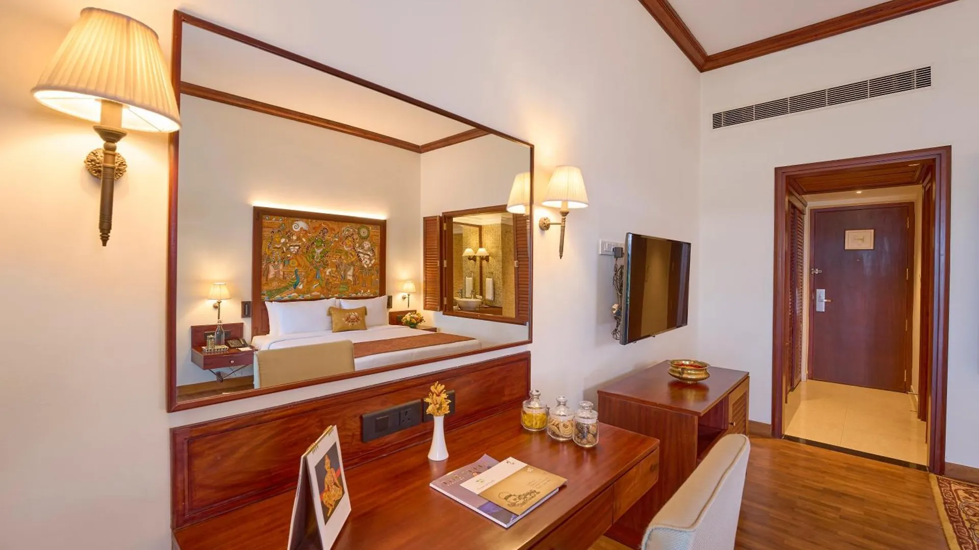 The Leela Ashtamudi, A Raviz Hotel Kollam 5*,